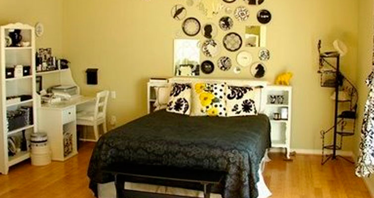 Decoração de pratos na parede do quarto.