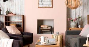 Sala com decoração rosa claro.